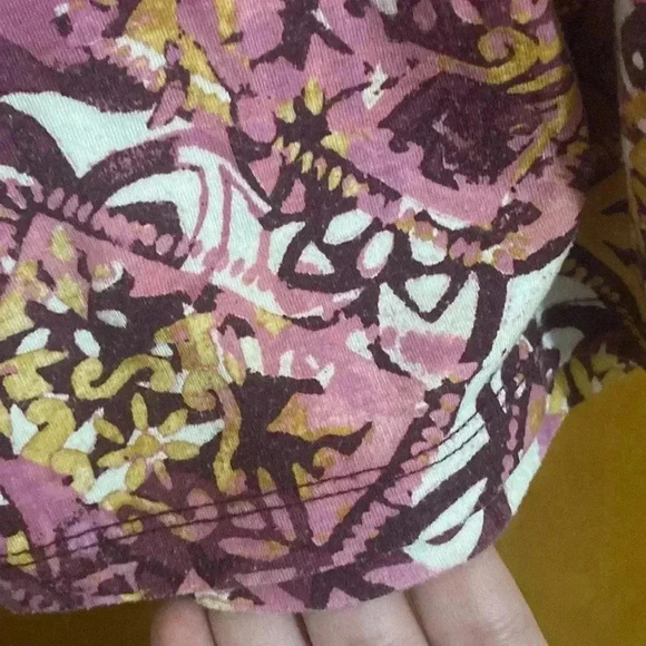 Liz and Co scoop neck tank top triangular and floral pattern - Picture 9 of 12